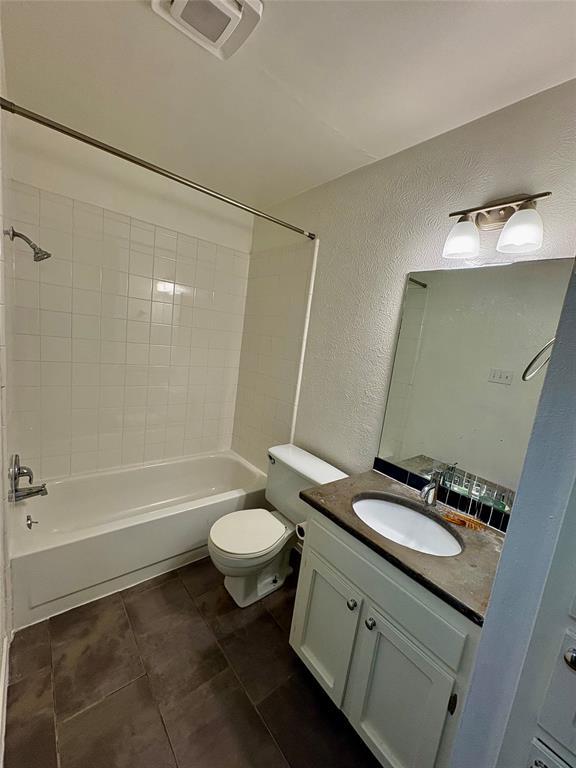 Building Photo - 6200 Woodhue Dr