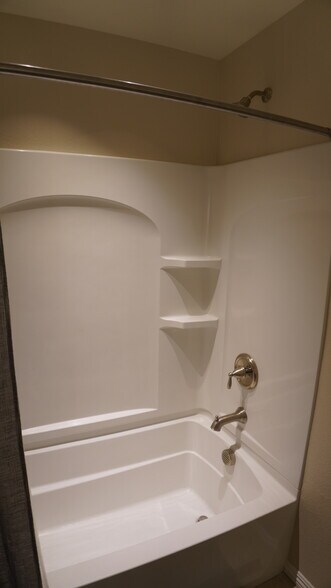 Building Photo - 5532 Autumn Cliffs Way