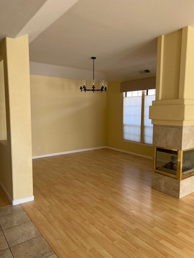 Building Photo - North Davis 4 bedroom 2.5 bathroom