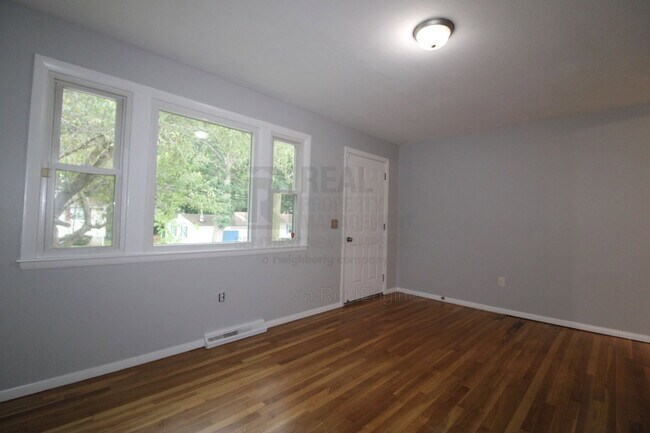 Building Photo - 15 Redden St