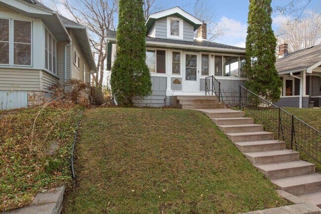 Primary Photo - 6 bedroom 2 bathroom available June 2026