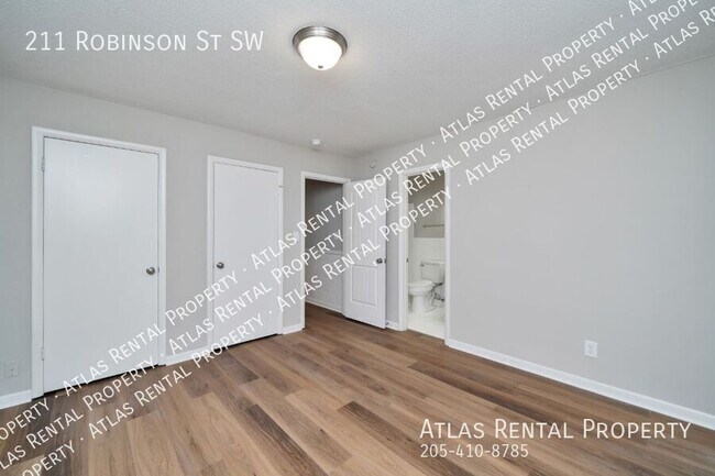 Building Photo - 211 Robinson St SW