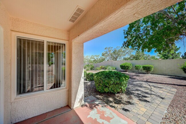 Building Photo - Charming 2 Bedroom, Single-Story Home in S...