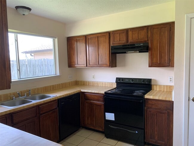 Building Photo - 7223 Sharpsburg Dr