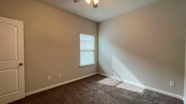 Building Photo - 8113 Northgate Lp