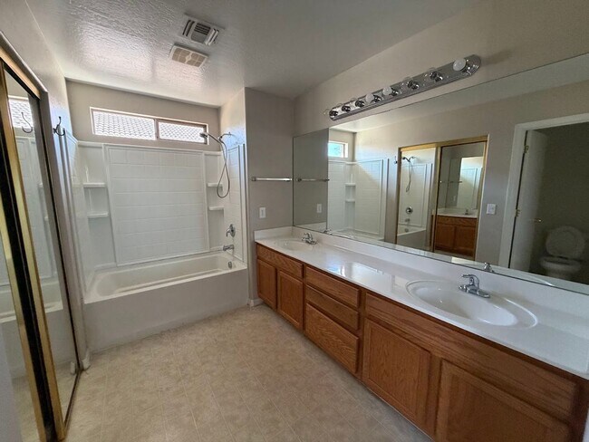 Building Photo - Beautiful Home for Rent in Avondale!