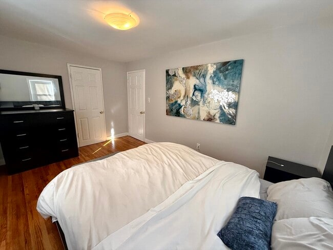 Building Photo - 31 York Ave