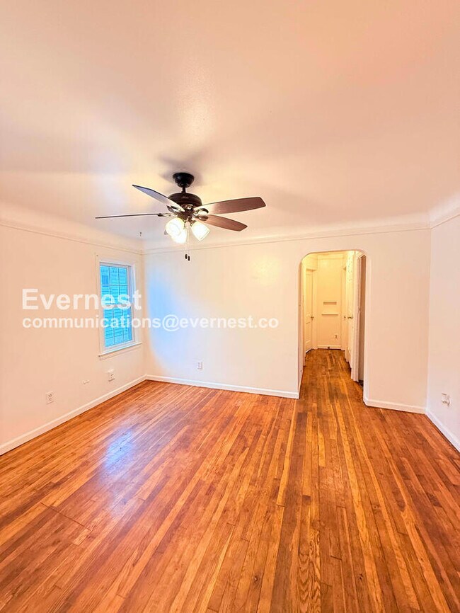 Building Photo - 25337 Ivanhoe Ave