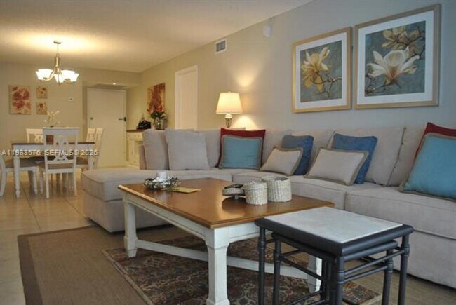 Building Photo - 6039 Collins Ave