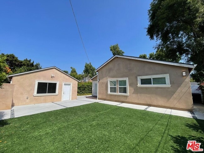 Building Photo - 13964 La Maida St