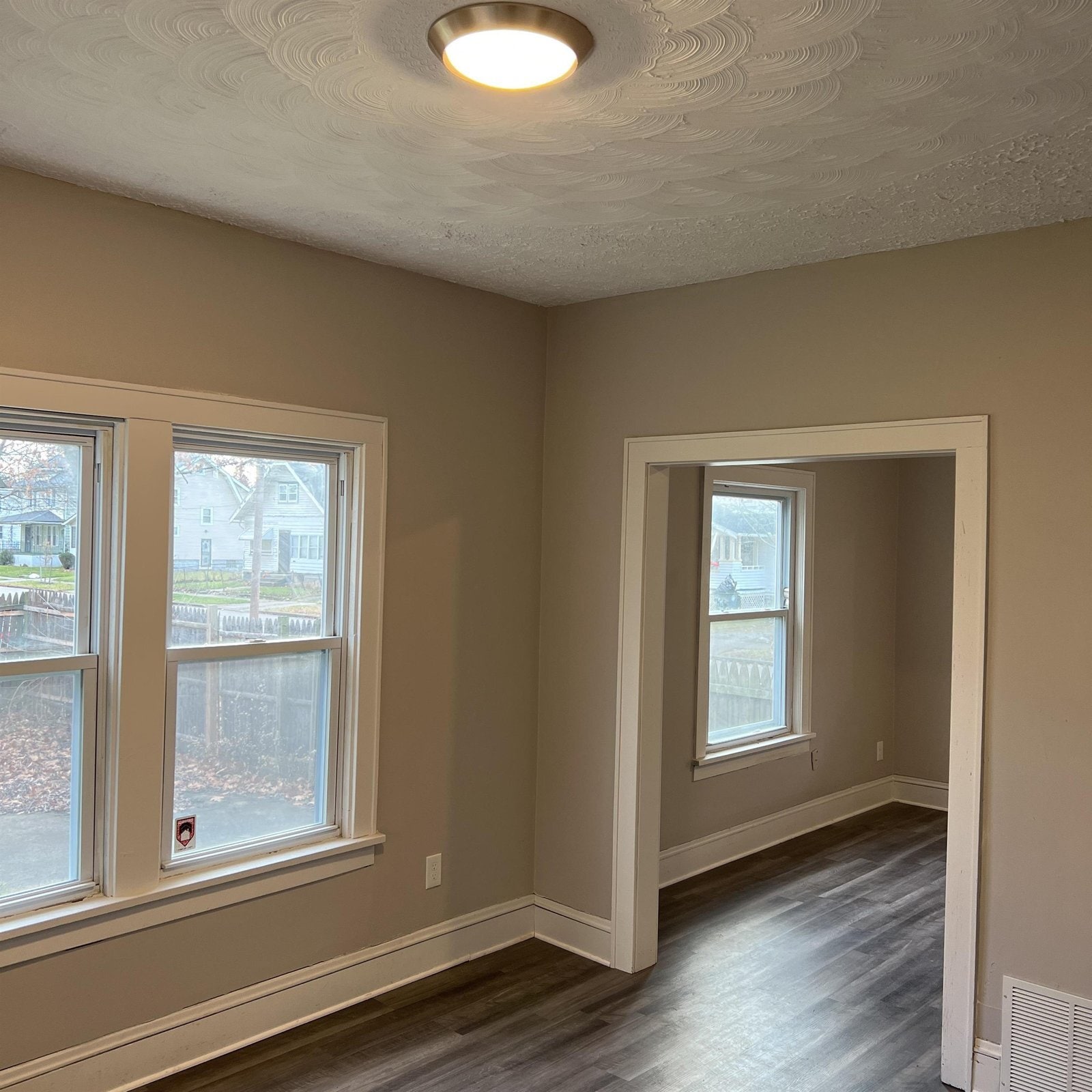 Building Photo - 931 Peerless Ave