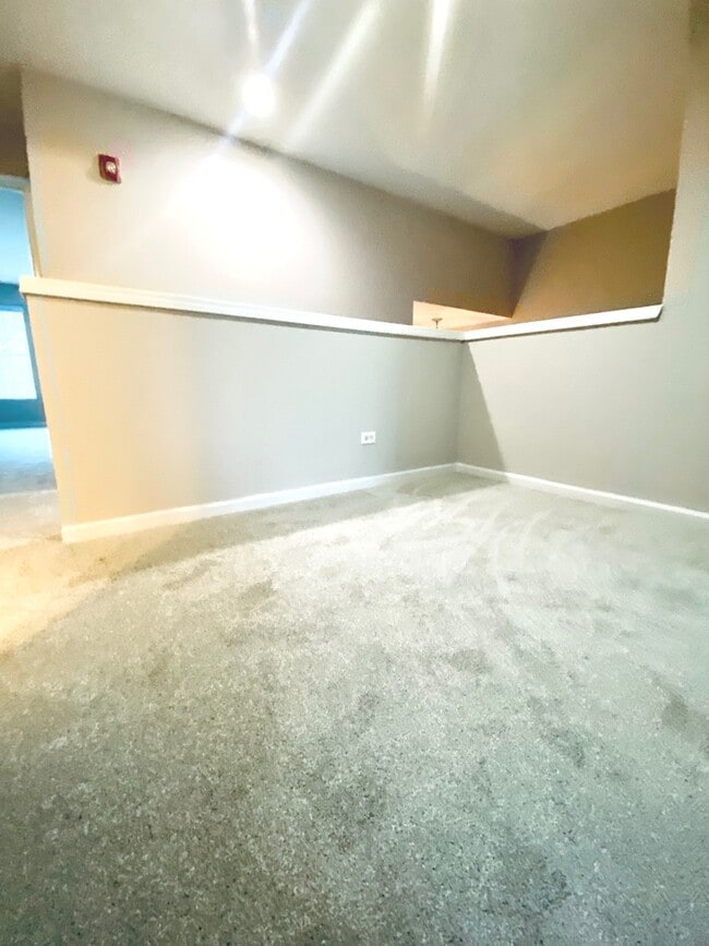 Building Photo - 337 Devoe Dr