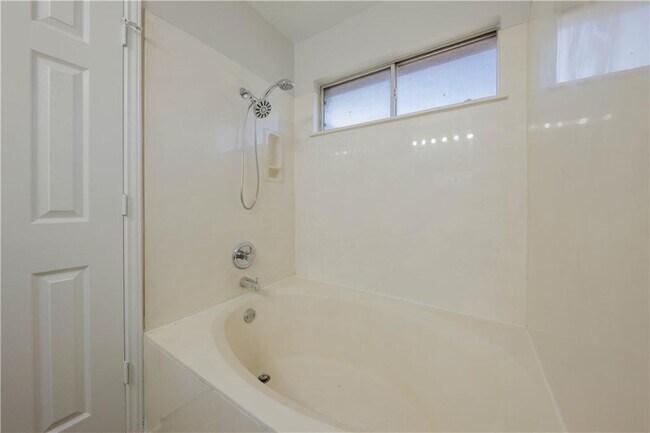 Building Photo - 2905 Rainy River Dr