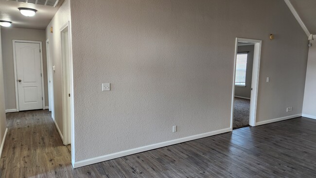 Building Photo - 10703 E 120th Ct N