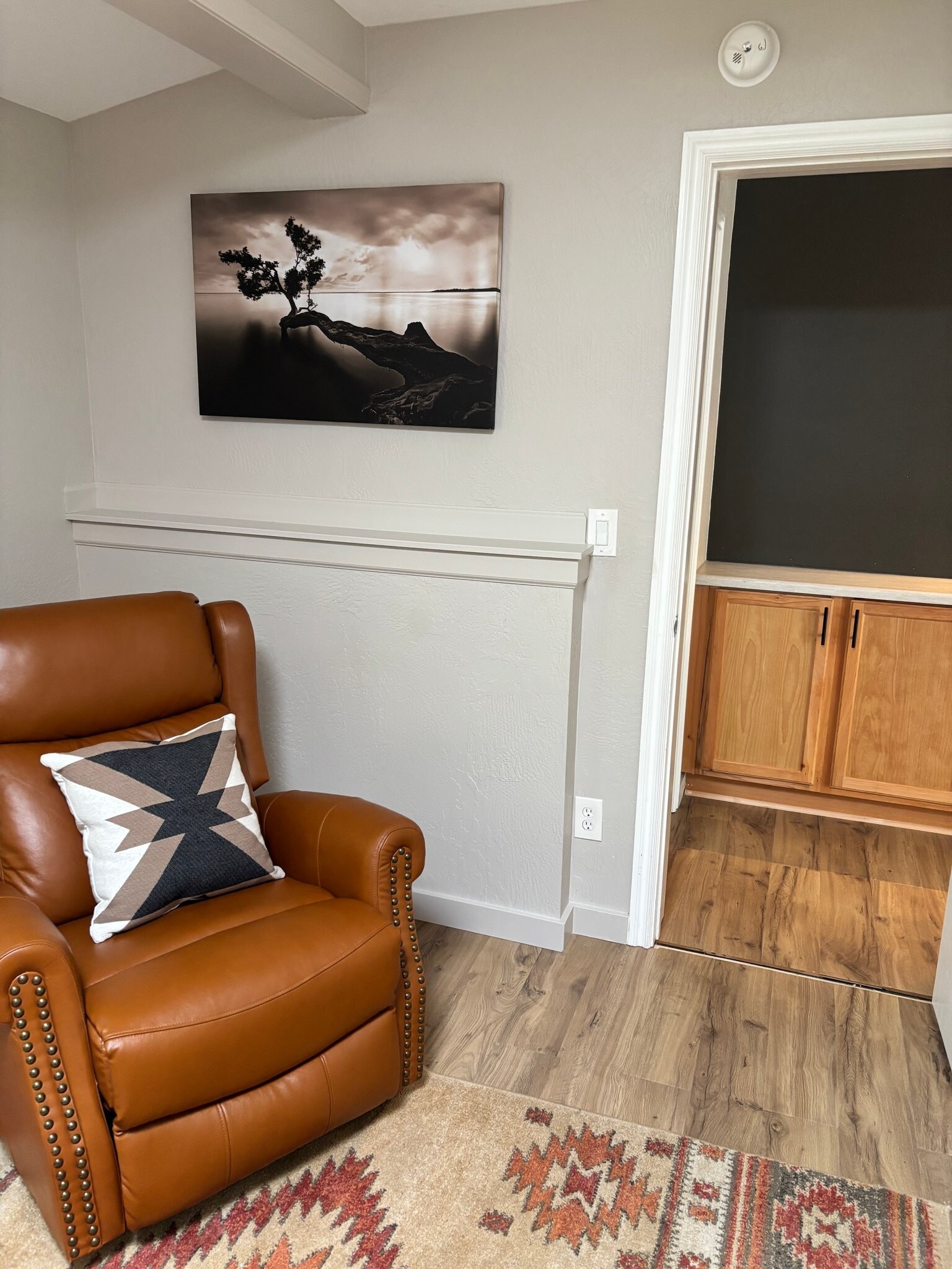 Building Photo - 1405 W 10th St