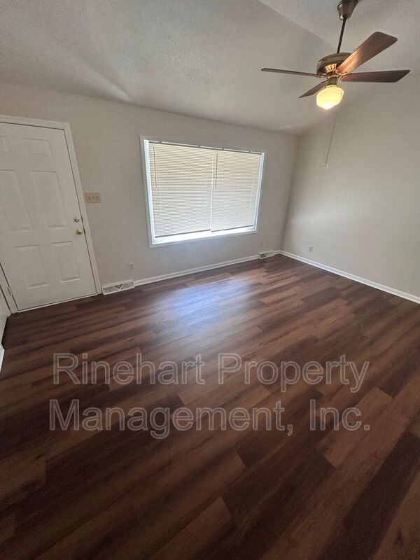 Building Photo - 480 Willowspring Ln