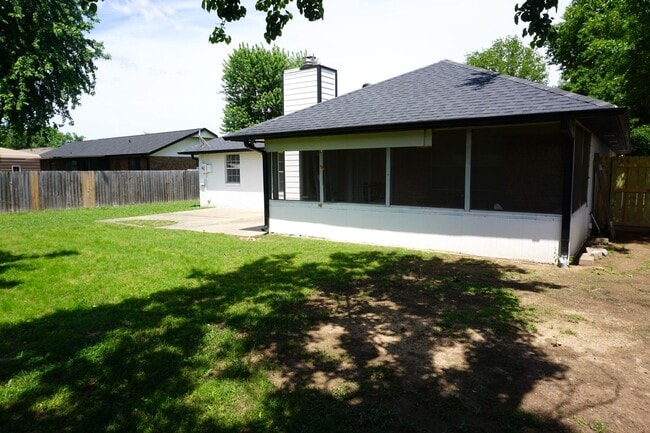 Building Photo - 3 Bed / 2 Bath Home on Cul de Sac in North Rogers - Easy access to 14th St, Shopping, Restaurants!