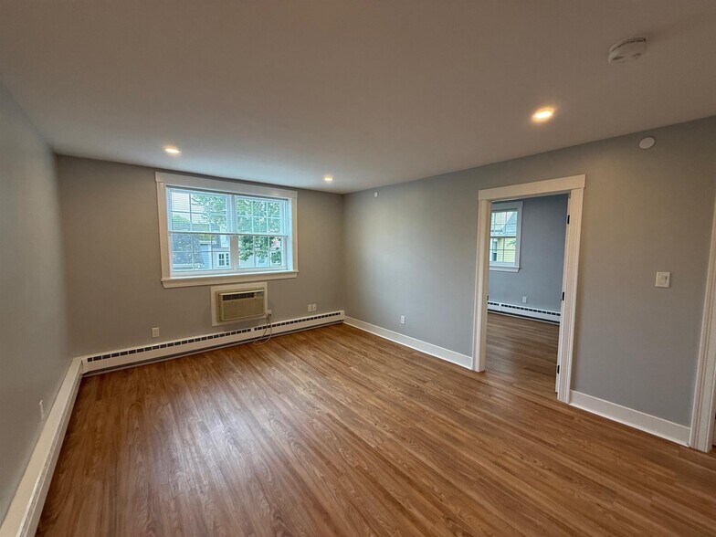 Building Photo - 196 Sherman St