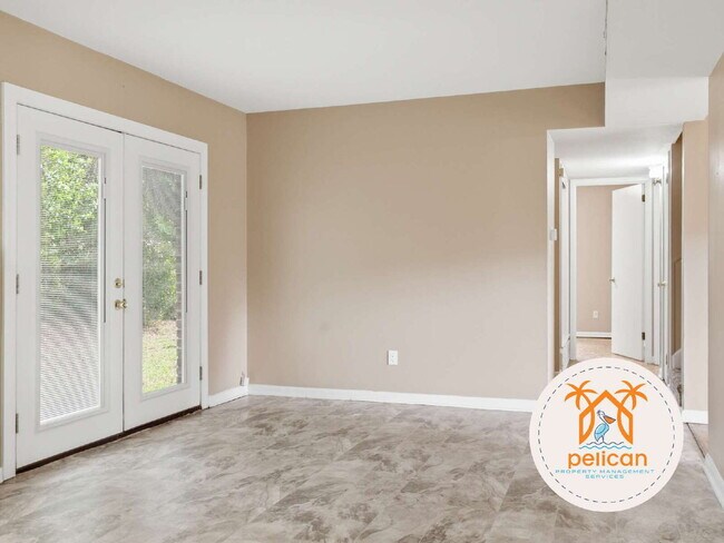Building Photo - 4-Bedroom Home in a Prime Pensacola Location