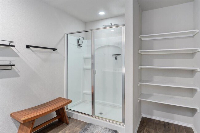 Building Photo - 6021 Roderick Dr