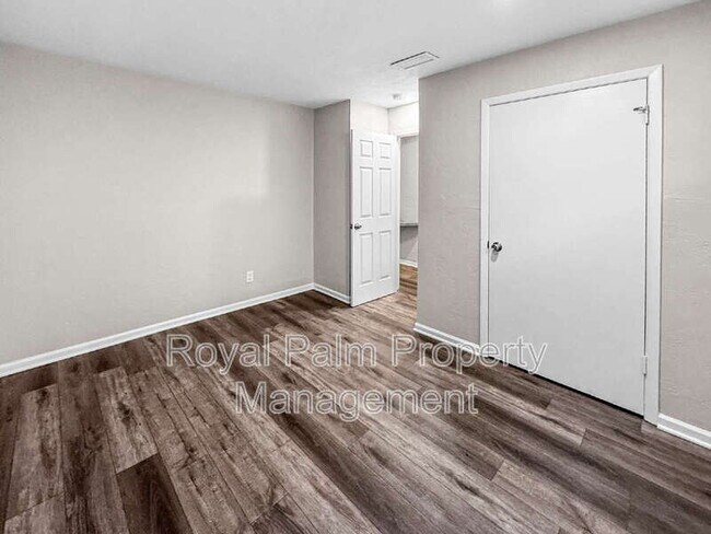 Building Photo - 3744 Estelle Ave