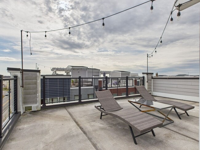 Building Photo - 6 Flatwater Row