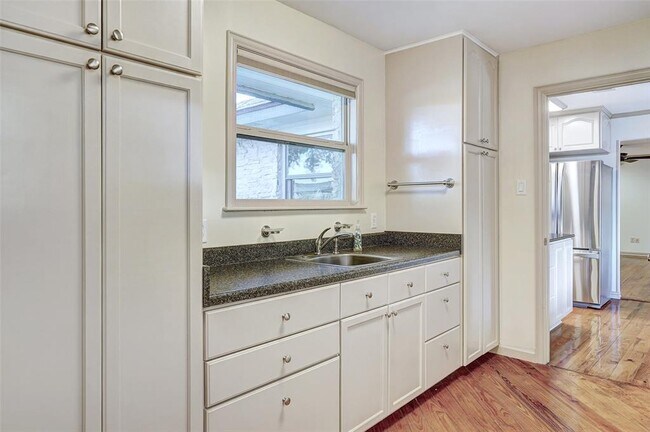 Building Photo - 800 Co Rd 117