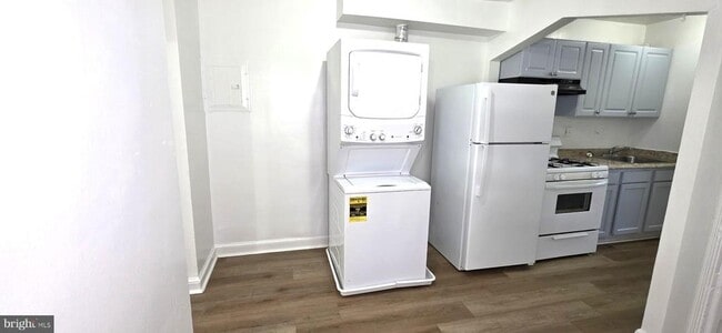 Building Photo - 3207 11th Pl SE