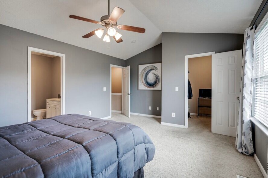 Building Photo - 617 Spence Enclave Way