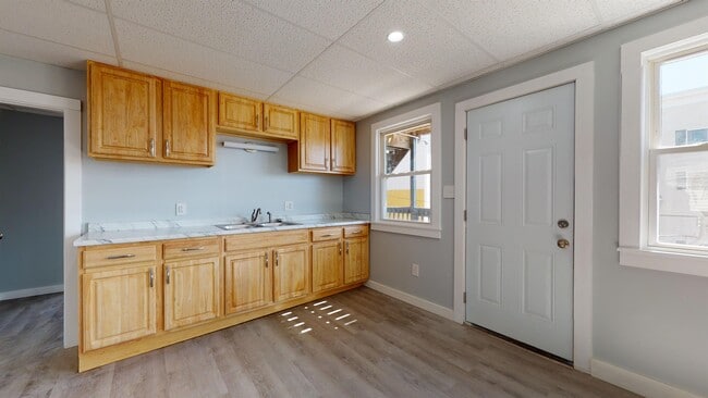 Primary Photo - 7 Island Ave