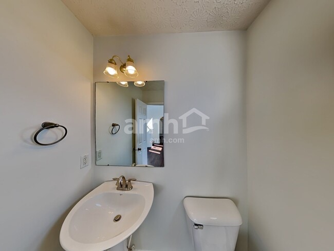 Building Photo - 837 Avalon Dr