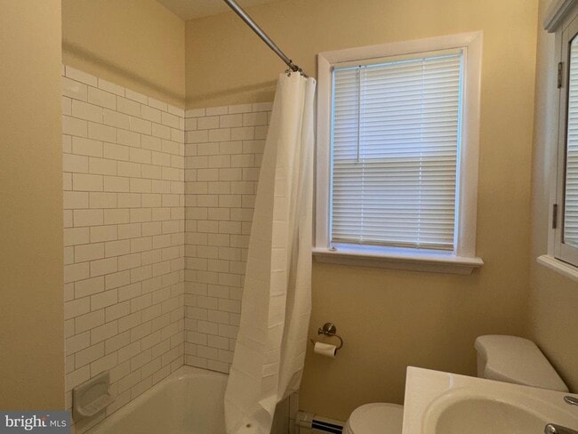 Building Photo - 1212 W King Rd