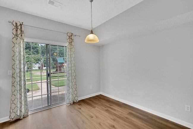 Building Photo - 518 Dragonfly Ct