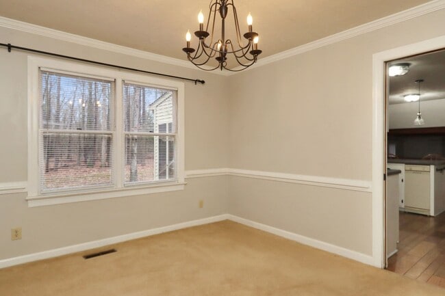 Building Photo - 227 Aspen Blvd