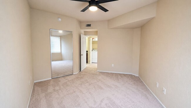 Building Photo - Beautiful Mountain view 1 Bed 1 Bath Condominium!