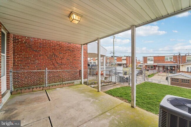 Building Photo - 7926 Bank St