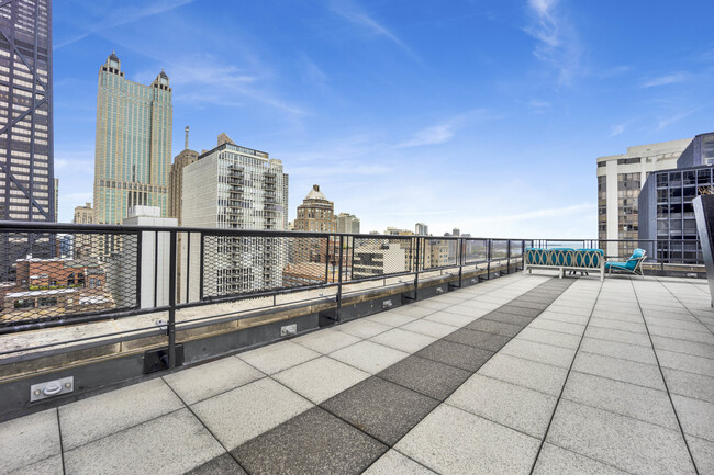 Building Photo - 253 E Delaware Pl