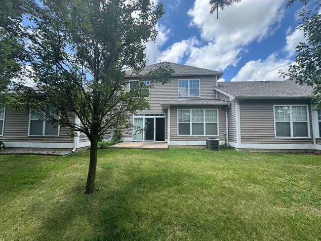 Building Photo - 581 Beehler Dr