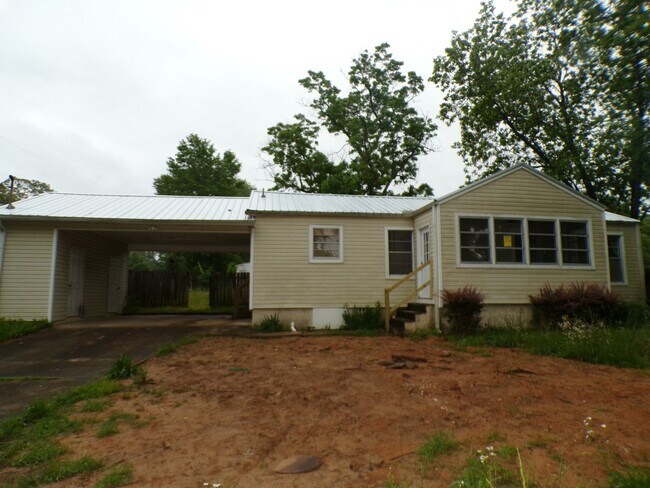 Primary Photo - 213 7th Ave