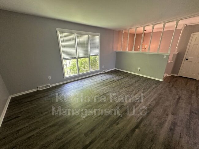 Building Photo - 209 NW Highland Ln
