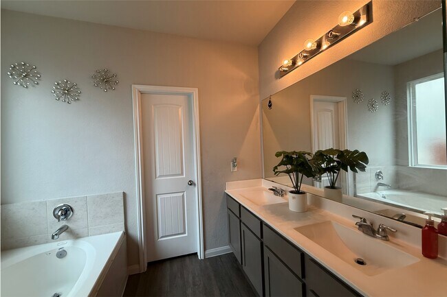 Building Photo - 5747 Cerrillos Dr