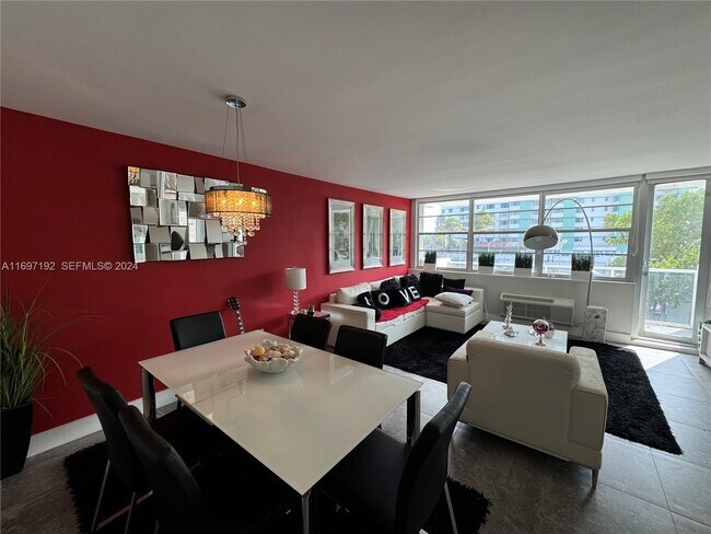 Building Photo - 5313 Collins Ave