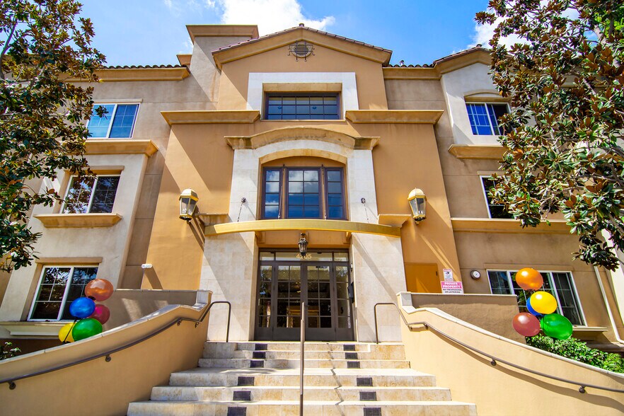 Primary Photo - The Montgomery