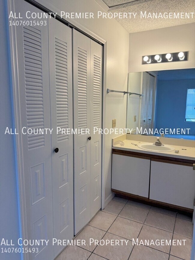 Building Photo - 2021 Caribbean Dr S