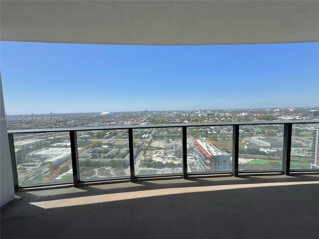 Building Photo - 1600 NE 1st Ave