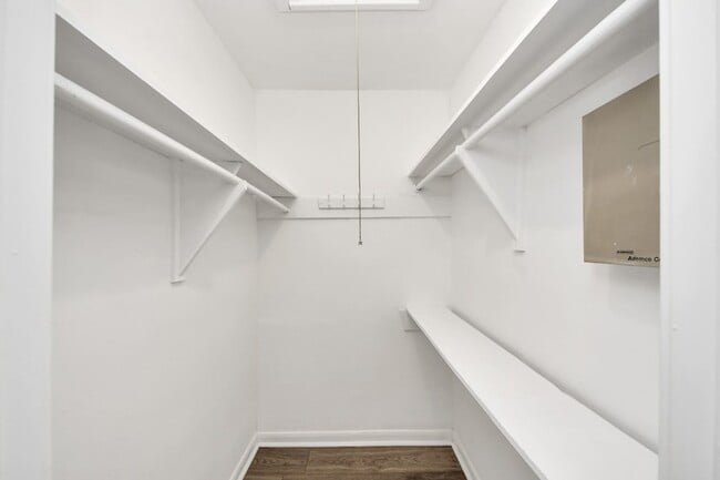 Building Photo - 6031 Dellfern Dr