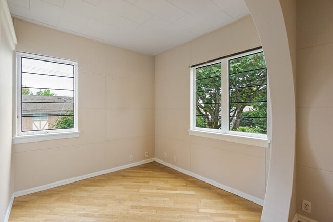Building Photo - 409 N Yakima Ave