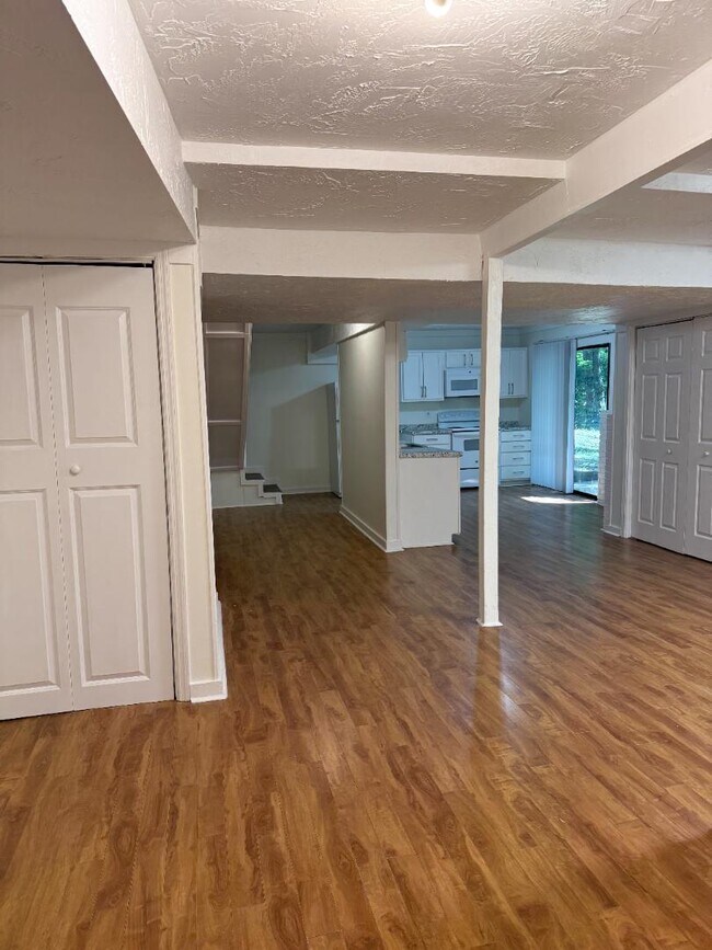 Building Photo - 721 Wedgewood Dr