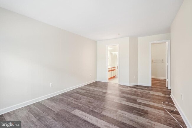 Building Photo - 3301 Sir Thomas Dr