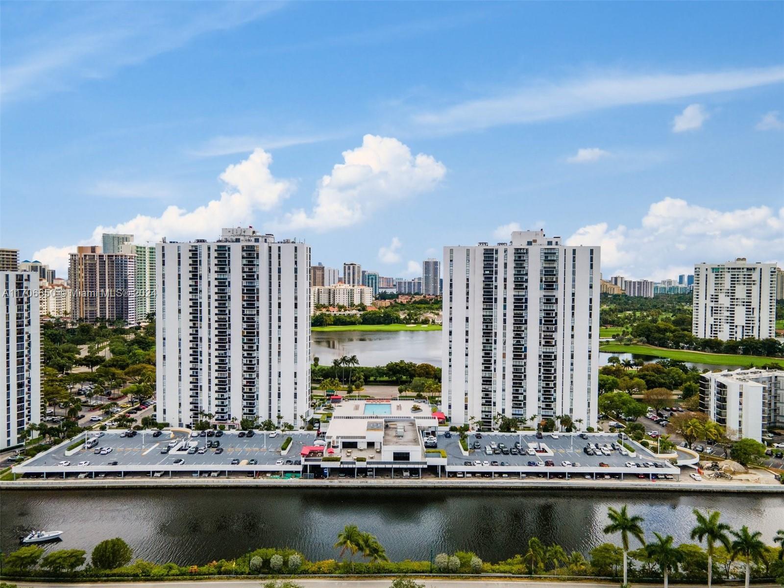Building Photo - 3625 N Country Club Dr